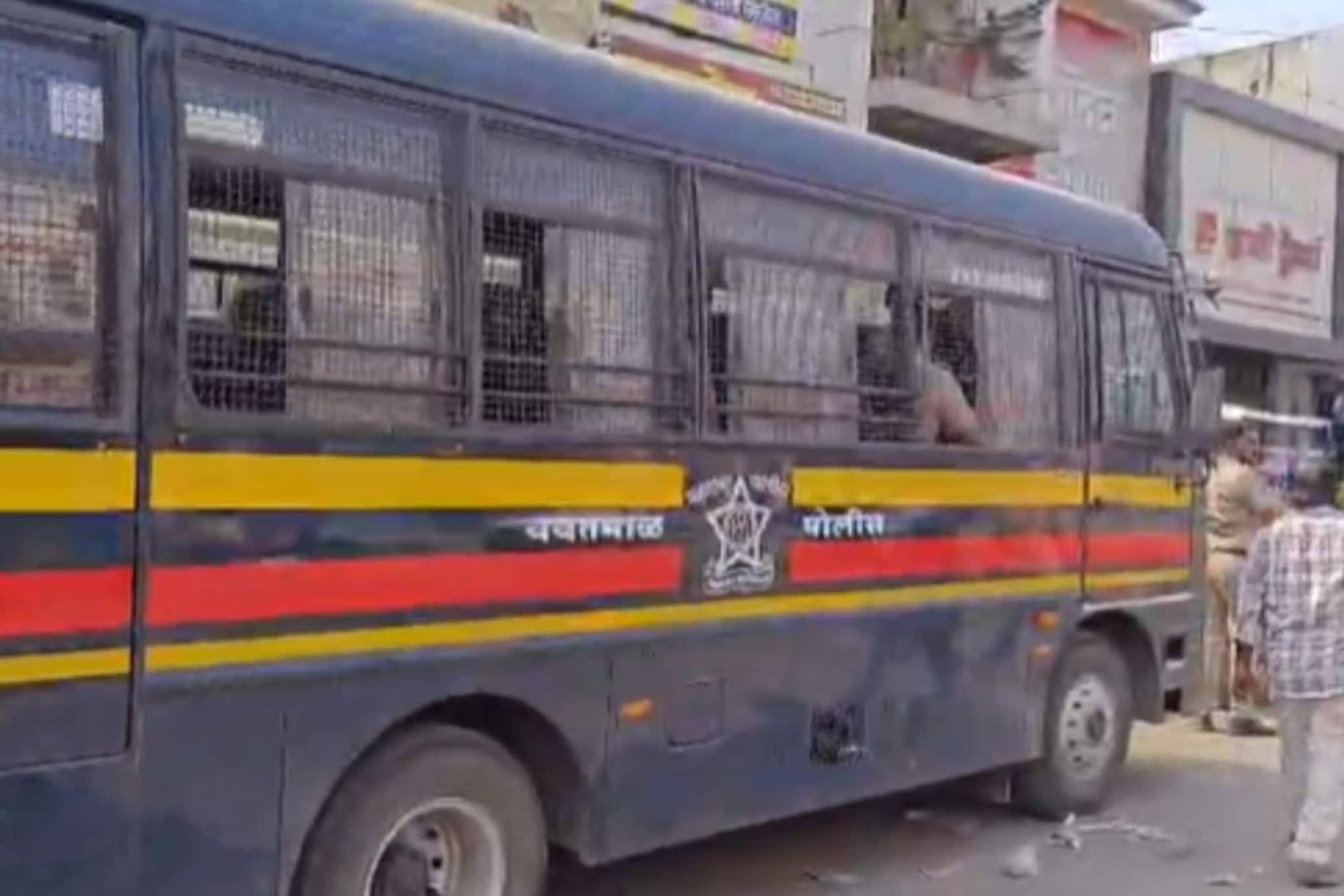 तरुणांचे ‘ब्रेनवॉशिंग’ करण्याचा कट उधळला, मध्यरात्रीपासून एटीएसची धडक कारवाई तरुणांचे ‘ब्रेनवॉशिंग’ करण्याचा कट उधळला, मध्यरात्रीपासून एटीएसची धडक कारवाई