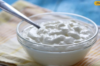 उन्हाळ्यात दही खूप आंबट होतंय? या टिप्स फॉलो करा, आठवडाभर राहील फ्रेश आणि चवदार!