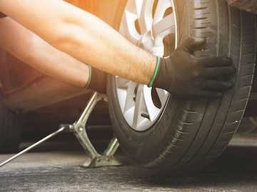 रेग्युलर टायरपेक्षा एक इंच लहान का असते स्टेपनी? 90% लोकांना माहितीच नाही रेग्युलर टायरपेक्षा एक इंच लहान का असते स्टेपनी? 90% लोकांना माहितीच नाही