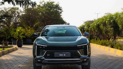 देश की 10 बेस्ट इलेक्ट्रिक कारें: जानें कीमत, फीचर्स और रेंज डिटेल्स.