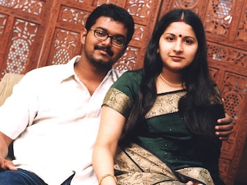 बायको डिवोर्ससाठी कोर्टात, थलापति विजय गर्लफ्रेंडसोबत लग्नमंडपात; PHOTO