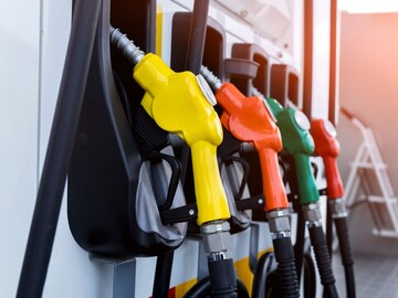 Petrol : इराणमध्ये पेट्रोल इतकं स्वस्त? 1 लिटरची किंमत ऐकून विश्वास बसणार नाही