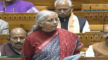 सेविंग बँक अकाउंट होल्डर्सना मोठा दिलासा! अर्थमंत्र्यांनी दिली गुड न्यूज, होईल फायदा  