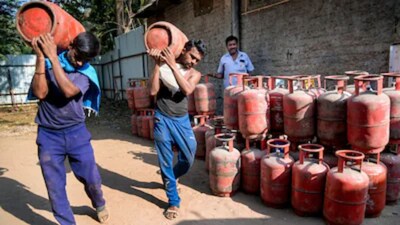 Nashik: Get Gas Cylinders in 3 Days! Use official booking, avoid panic and rumors.