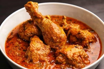 Chicken : शिजवलेलं चिकन फ्रिजमध्ये ठेवल्यानंतर किती दिवसांपर्यंत खाणं सुरक्षित? फूड एक्सपर्ट्स काय सांगतात जाणून घ्या