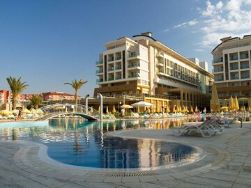 भारतापासून फक्त 5 तासांचा प्रवास आणि खर्च अगदी कमी; जगातील स्वस्त देश कुठे आहे?