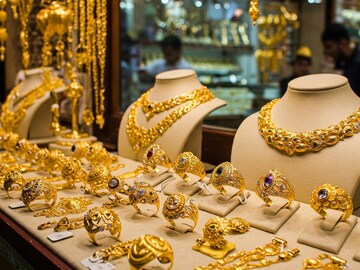 22 Carat vs 18 Carat Gold Price : 22 कॅरेट आणि 18 कॅरेट सोन्यात किती रुपयांचा फरक? 10 ग्रॅमचा हिशोब समजून घ्या