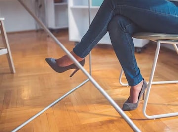 Personality Test : खुर्चीवर 'क्रॉस लेग' करून बसताय? तुमच्या या स्टाईलमध्ये दडलंय तुमच्या स्वभावाचं गुपित; पाहा काय सांगतं 'सामुद्रिक शास्त्र' Personality Test : खुर्चीवर 'क्रॉस लेग' करून बसताय? तुमच्या या स्टाईलमध्ये दडलंय तुमच्या स्वभावाचं गुपित; पाहा काय सांगतं 'सामुद्रिक शास्त्र'