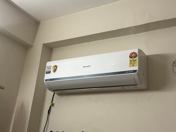 AC Offer : AC घ्यायचा विचार आहे? 1.5 टन इन्व्हर्टर AC वर जबरदस्त ऑफर, EMI फक्त ₹1,125