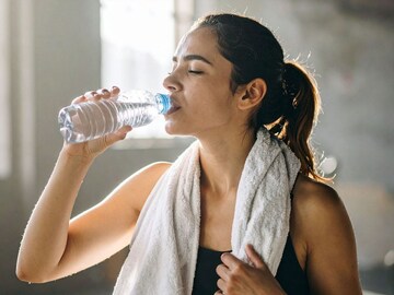 उन्हाळ्यात 'या' गोष्टींची घ्या काळजी! काम आणि व्यायाम करतानाही वाढणार नाही शरीराचं तापमान   