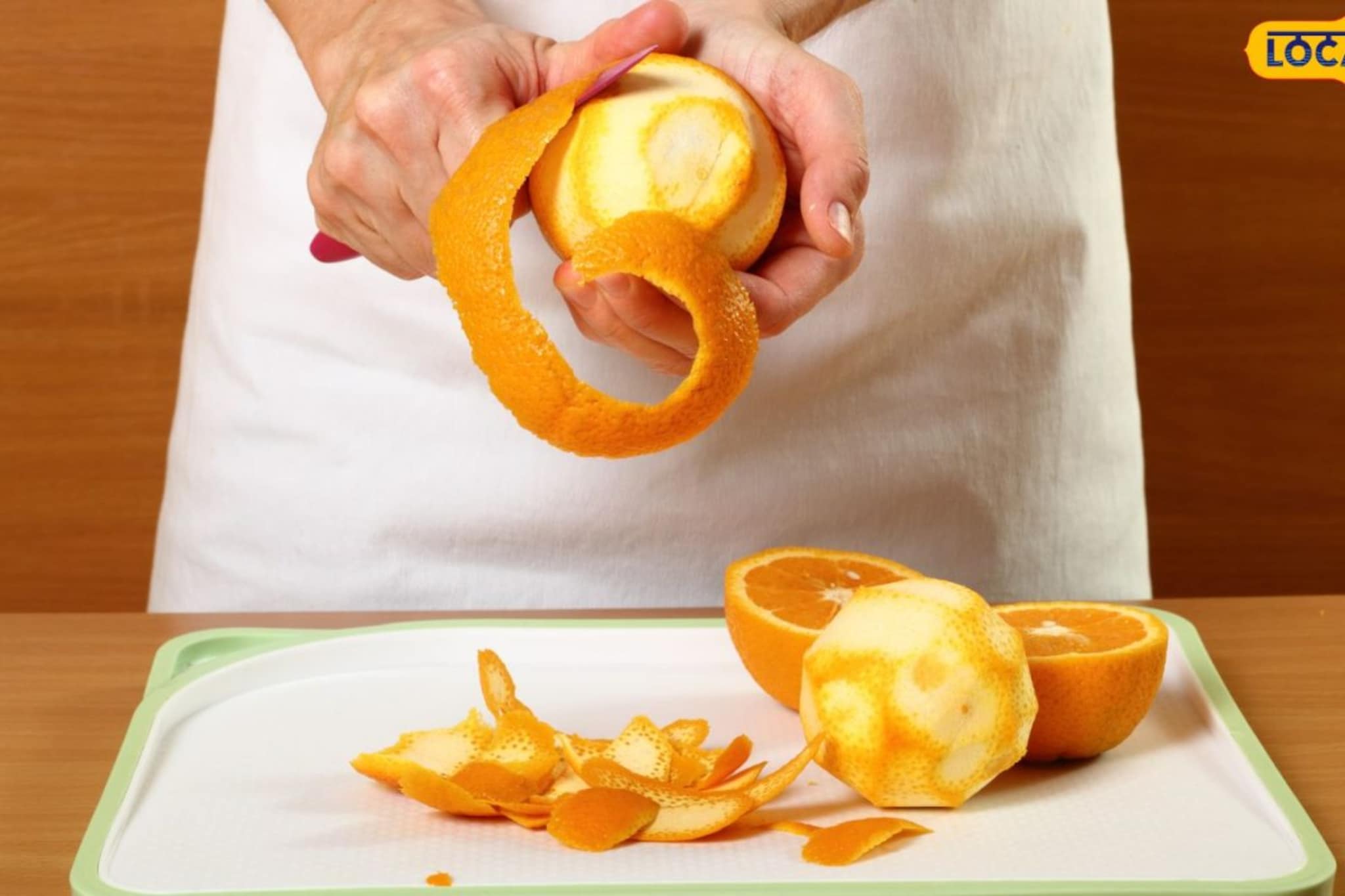 संत्री खाल्ल्यानंतर साल फेकू नका; 'या' 7 स्मार्ट पद्धतीनं करा वापर, वाचतील पैसे संत्री खाल्ल्यानंतर साल फेकू नका; 'या' 7 स्मार्ट पद्धतीनं करा वापर, वाचतील पैसे