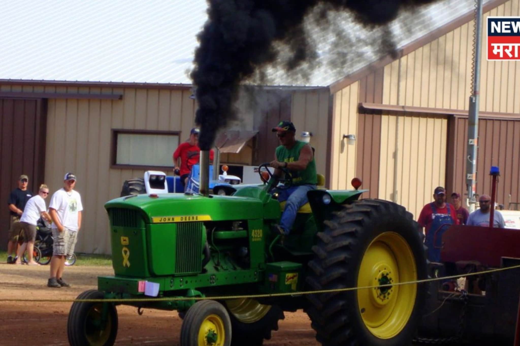 तुमचा ट्रॅक्टर काळा धूर मारत असेल तर हलक्यात घेऊ नका, 'हे' काम करूनच घ्या