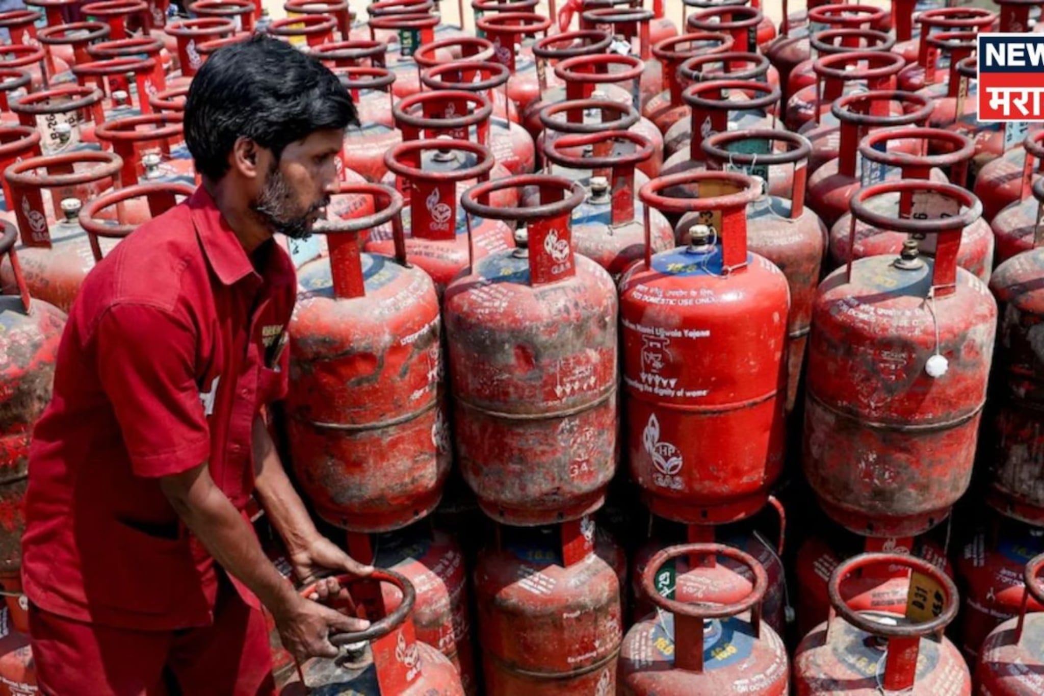 व्यावसायिक गॅस सिलिंडरच्या किंमतीत 195 रुपयांची वाढ, घरगुतीसाठी किती मोजावे लागणार पैसे? व्यावसायिक गॅस सिलिंडरच्या किंमतीत 195 रुपयांची वाढ, घरगुतीसाठी किती मोजावे लागणार पैसे?