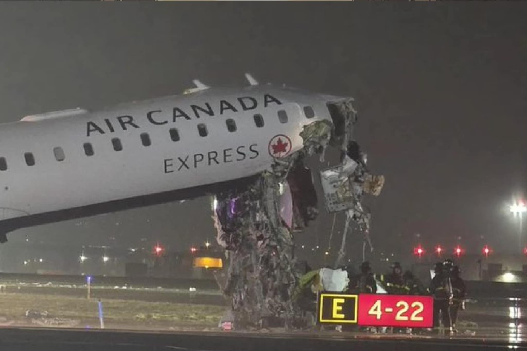 रनवेवर विमान आणि ट्रकचा भीषण अपघात, लॅण्डिंगदरम्यान चूक अन् घात झाला, VIDEO