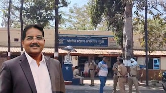 पेपर घरी लिहायला दिला, ५० हजारांचा व्यवहार ठरला, पण भरारी पथकाला संशय अन्...