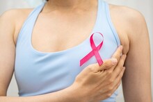Breast Cancer : तरुण महिलांनो सावधान! 30 ओलांडण्यापूर्वीच ब्रेस्ट कॅन्सरचा धोका का वाढतोय? 'या' 5 सवयी आजच बदला