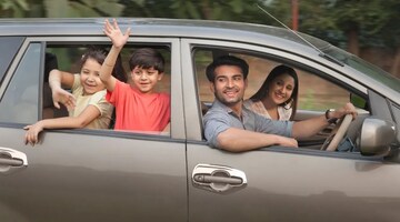 कारच्या काचा ओपन करुन गाडी चालवल्याने का कमी होतं मायलेज? सत्य जाणून व्हाल हैराण