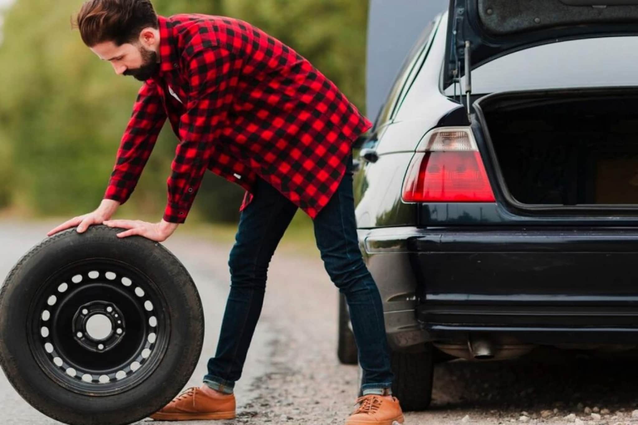 Car Tyre: उन्हाळ्यात असतो कारचे टायर फुटण्याचा धोका! जीवावरही बेतू शकतं, अशी घ्या काळजी 