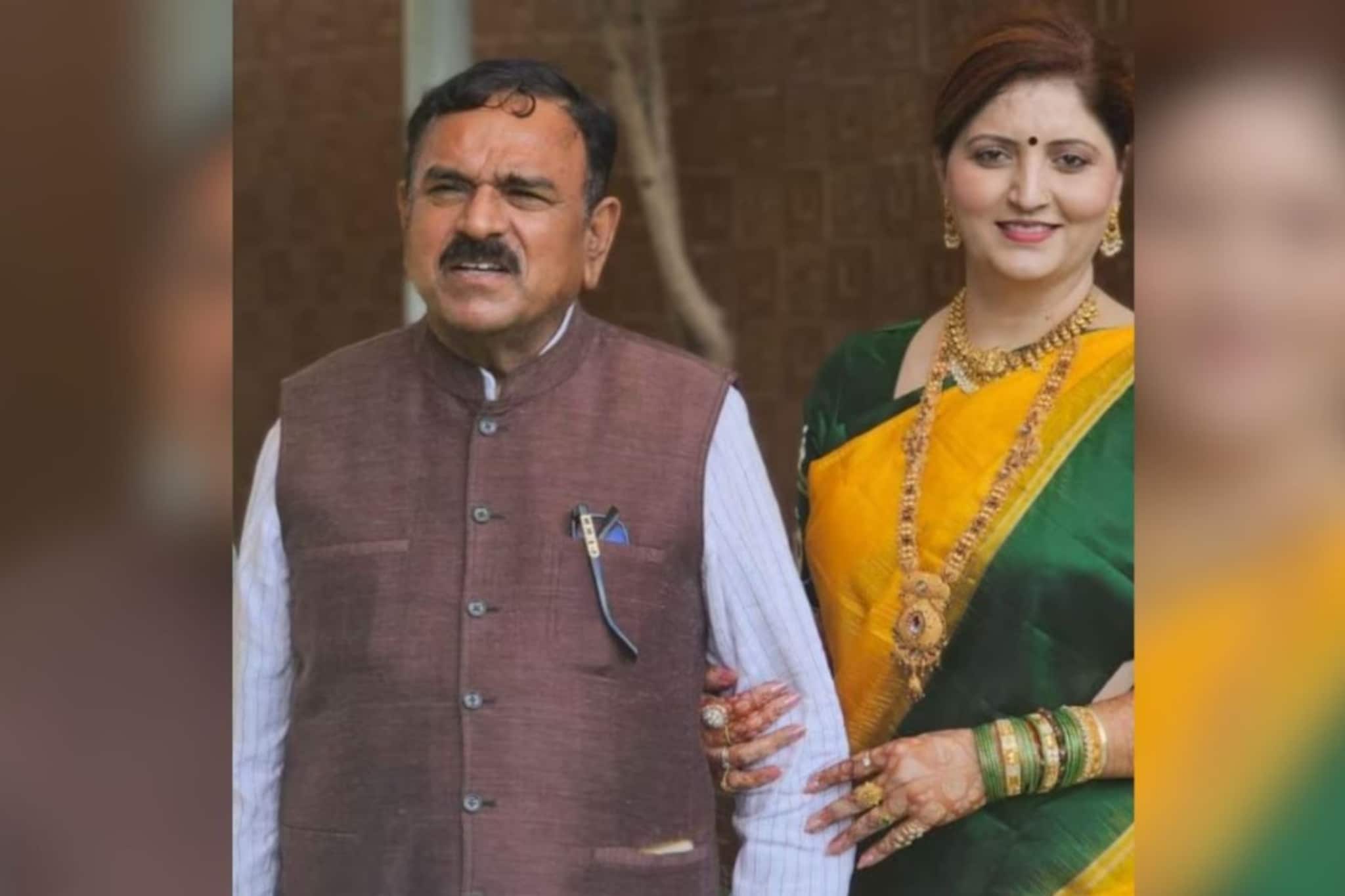 फडणवीसांच्या घोषणेनंतर रुपाली चाकणकरांची धडधड वाढली; खरातच्या ट्रस्टची झाडाझडती होणार, चौकशी कधी?