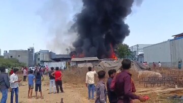 संभाजीनगरात गोडाऊनला भीषण आग, काही क्षणांतच आगीचं रौद्ररूप, आगीचे भयंकर फोटो