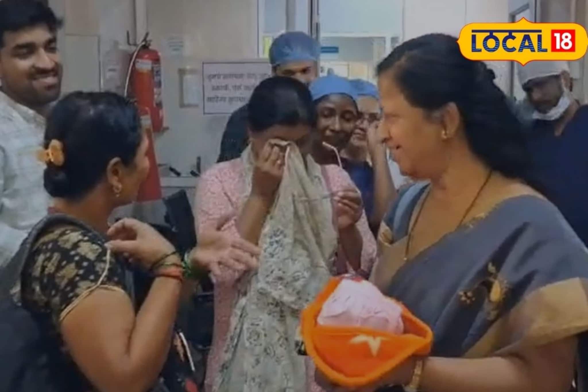 हॉस्पीटल स्टाफ ठरलं देवदूत! 3 महिन्याच्या बाळाला निरोप देताना सगळेच रडले, तुमच्याही डोळ्यात येईल पाणी हॉस्पीटल स्टाफ ठरलं देवदूत! 3 महिन्याच्या बाळाला निरोप देताना सगळेच रडले, तुमच्याही डोळ्यात येईल पाणी