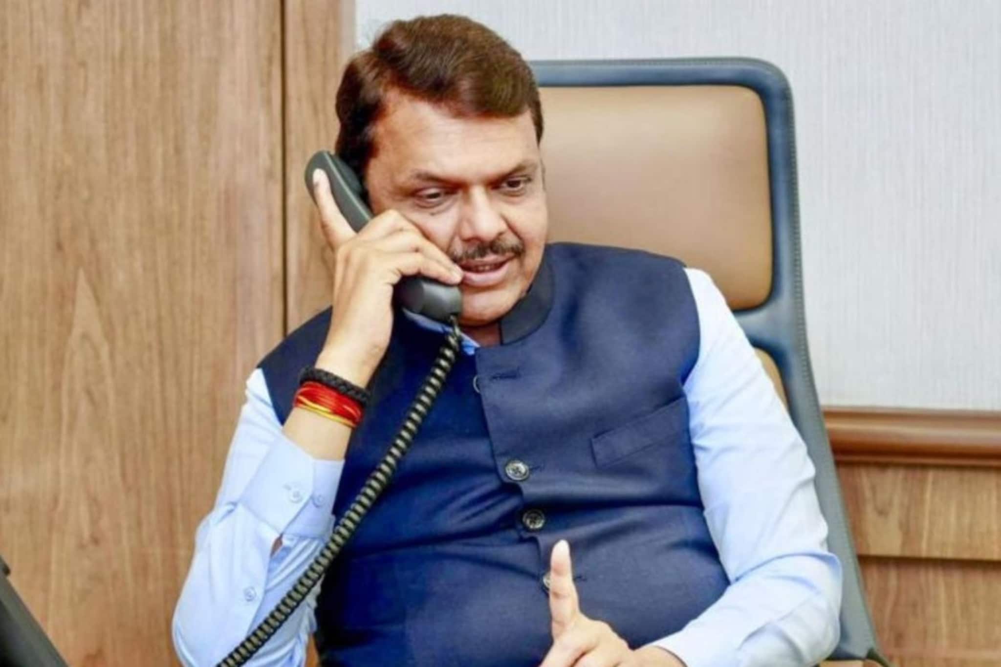 आखाती देशात नातेवाईक अडकलेत... अनेकांचे फोन-मेसेज, CM फडणवीसांचा मोठा निर्णय आखाती देशात नातेवाईक अडकलेत... अनेकांचे फोन-मेसेज, CM फडणवीसांचा मोठा निर्णय