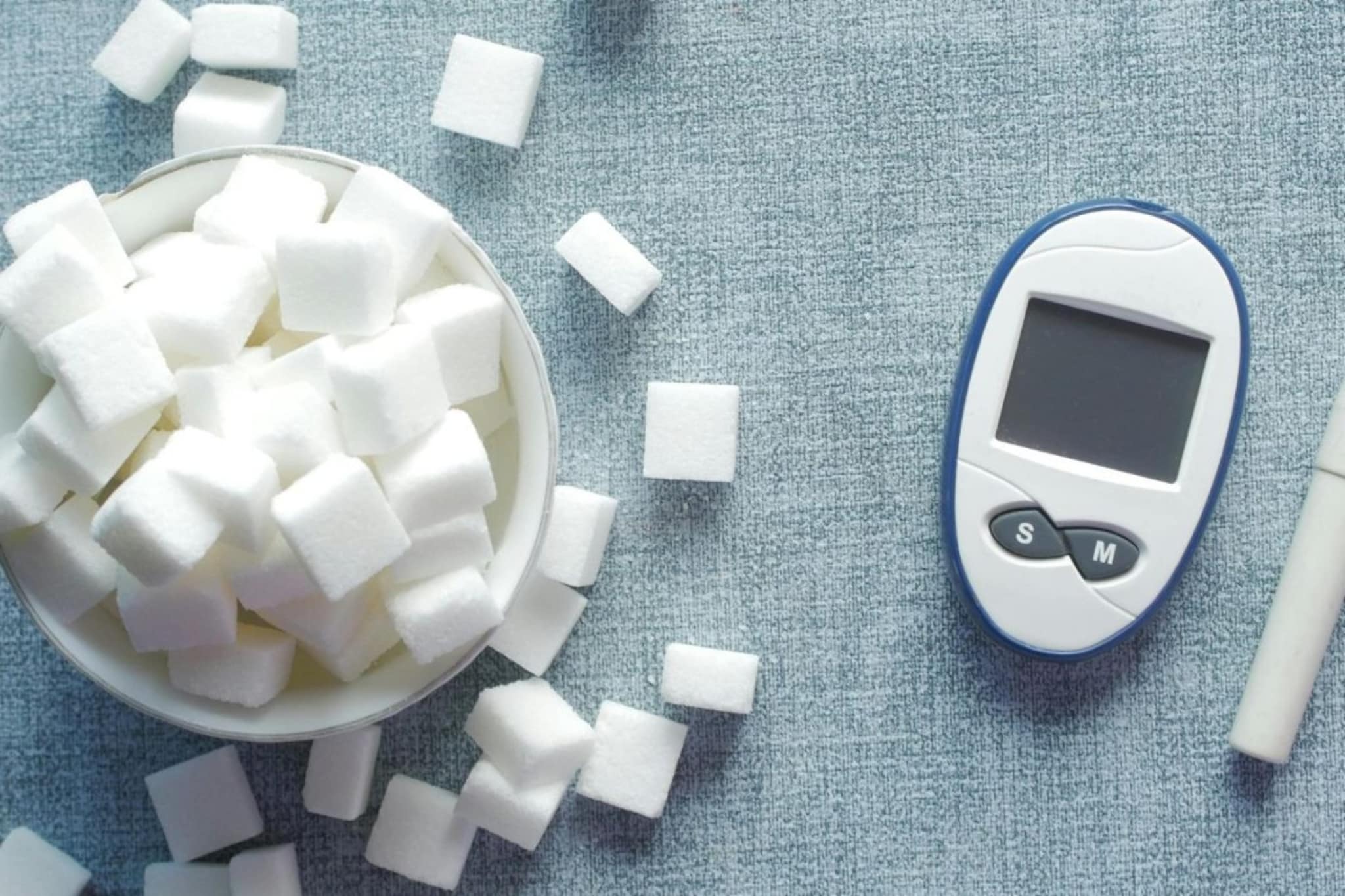 साखर सोडून गूळ किंवा मध खाताय? Diabetes रुग्णांनी हे वाचल्याशिवाय गोड खाऊच नका साखर सोडून गूळ किंवा मध खाताय? Diabetes रुग्णांनी हे वाचल्याशिवाय गोड खाऊच नका