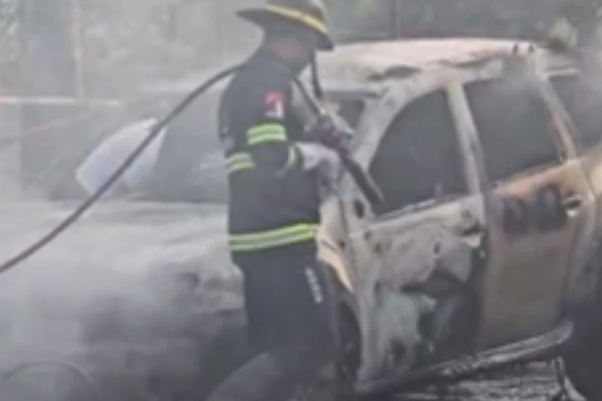 Mumbai Pune Expressway: बोर घाटात पुन्हा कारला आग, बोगद्याजवळ डस्टर गाडी जळून खाक