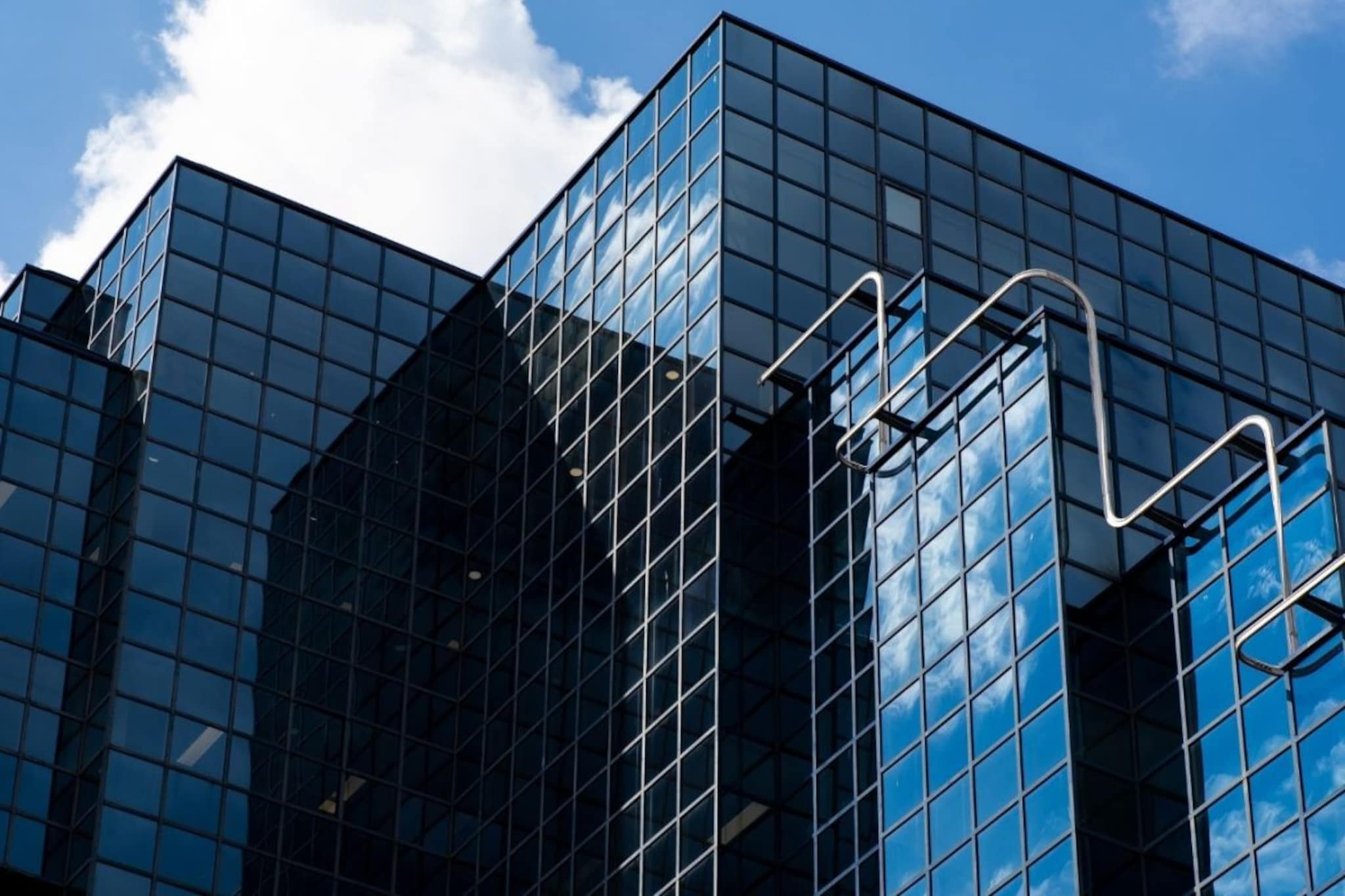 GK : शहरातील उंच इमारती काचेच्या का असतात? डिझाइन म्हणून नाही तर त्यामागे आहे महत्वाची कारणं, तु्म्हाला हे माहितीय का?