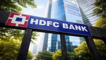 HDFC बँकेच्या ग्राहकांना मिळाला मोठा दिलासा! लोन झालं स्वस्त, पाहा किती केला दर