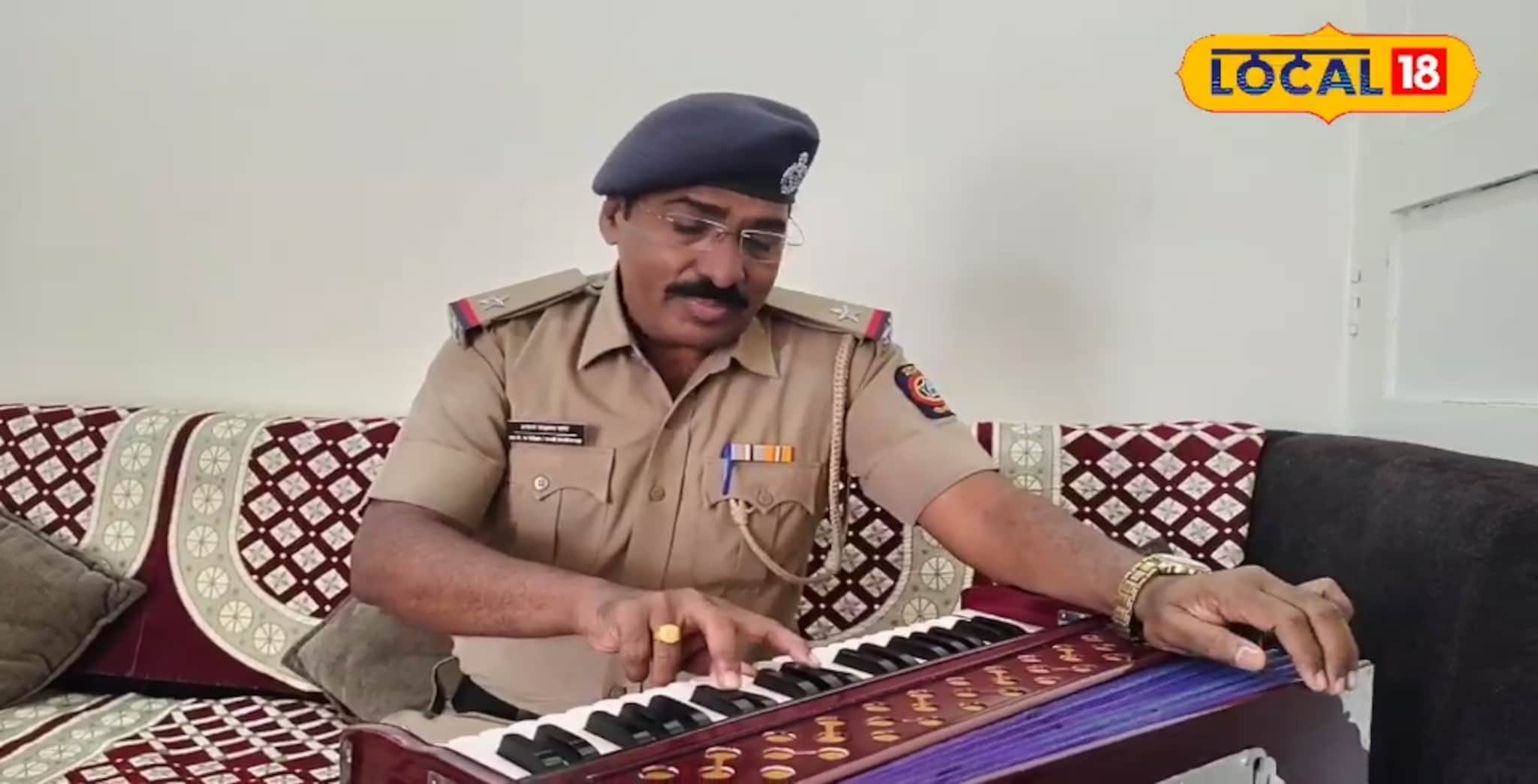 ‎वर्दीतला सुरेल आवाज, नोकरी सांभाळून गातात गाणी, अरुण यांचा अनोखा छंद, Video