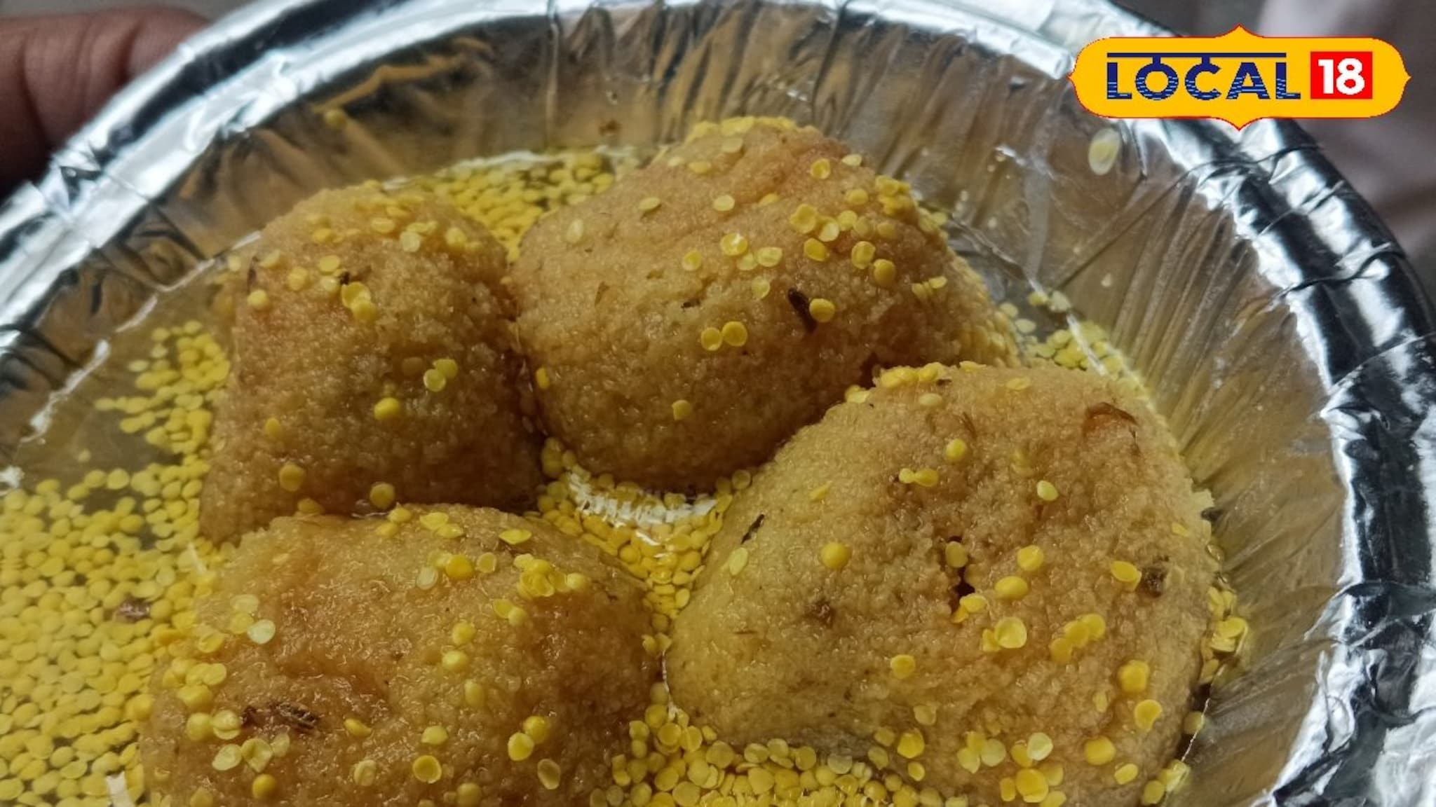 80 वर्षांची परंपरा, प्रसिद्ध मिळतात दहीवडे, तुम्ही अमरावतीमध्ये कधी चाखलीये चव?