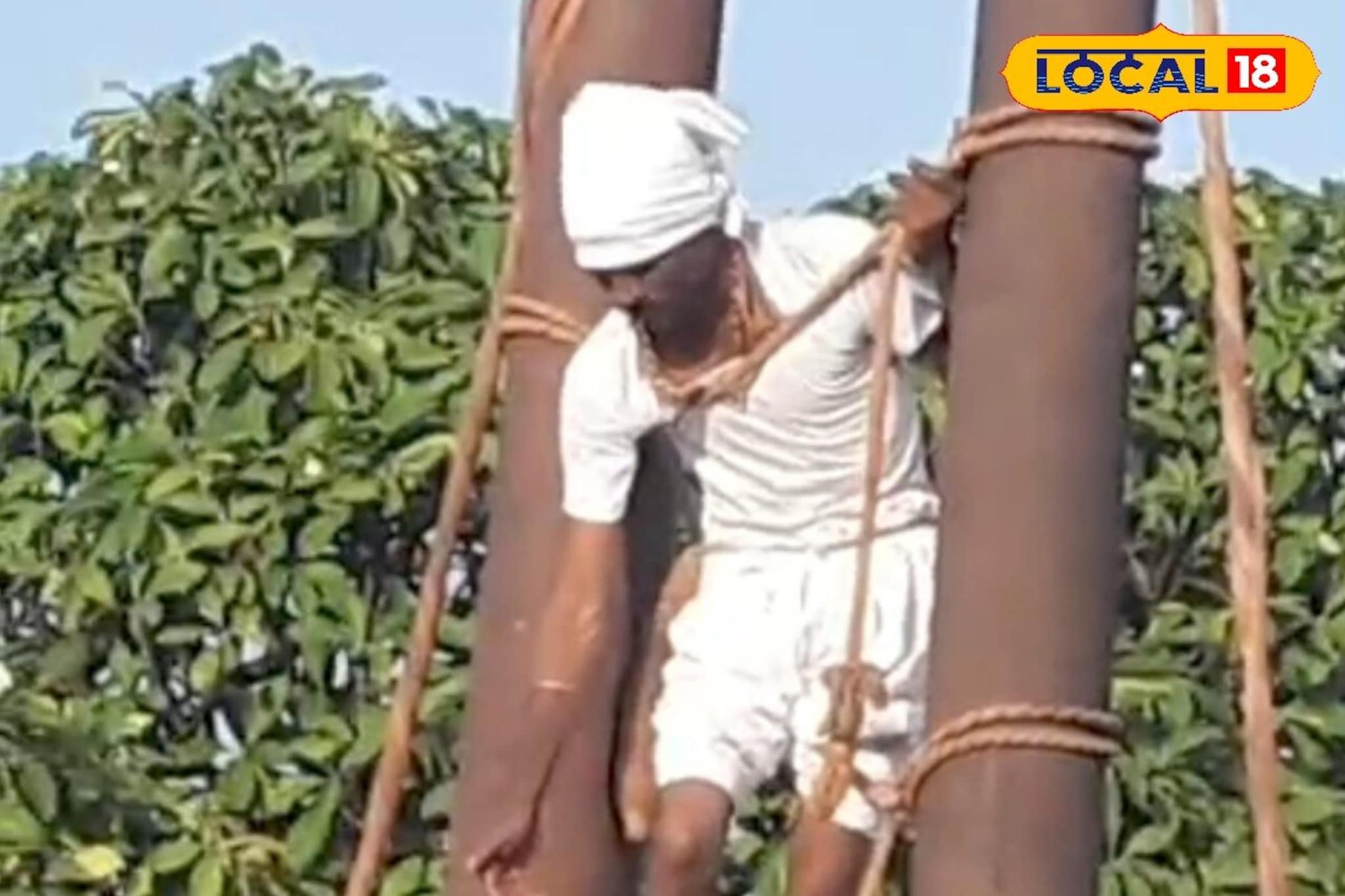 गुढीपाडव्याचा थरारक सोहळा, 73 फूट उंचीच्या खांबावर चढून काढले जुने कापड, अमरावतीमधील परंपरा काय? 