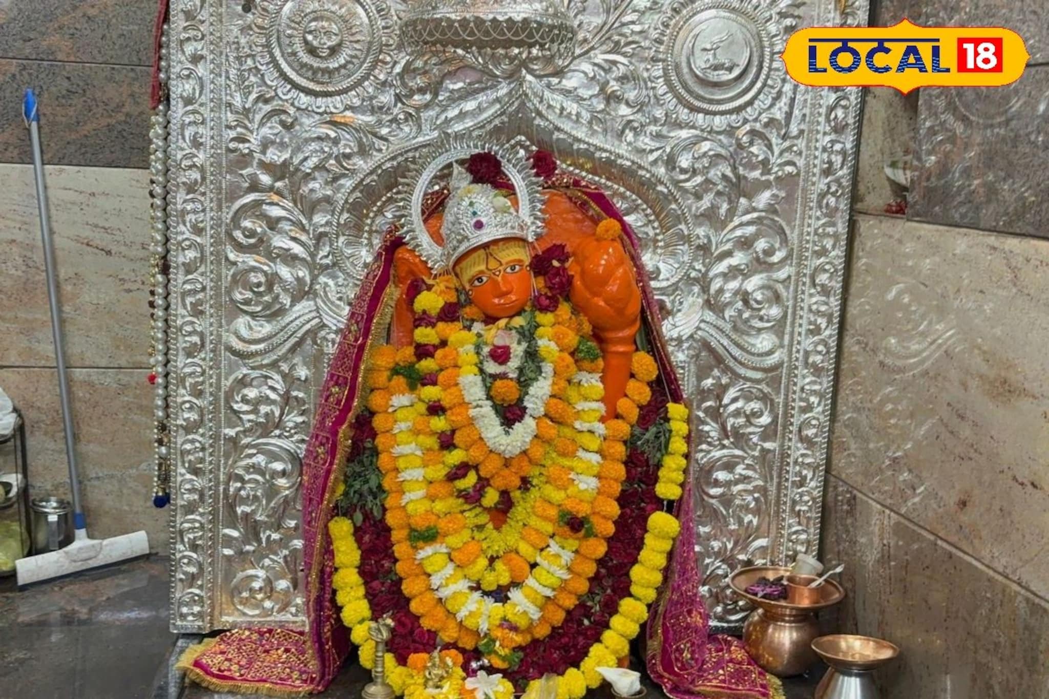 भिकारदास मारुती मंदिर, तुम्हाला माहितीये का महाराष्ट्रात कुठे? 215 वर्षे आहे जुनं!