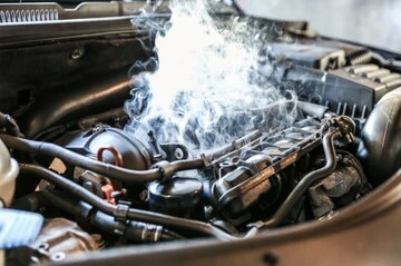 उन्हाळ्यात कारचं इंजिन ओव्हरहीट होतंय? ही आहेत कारणं, असा करा बचाव