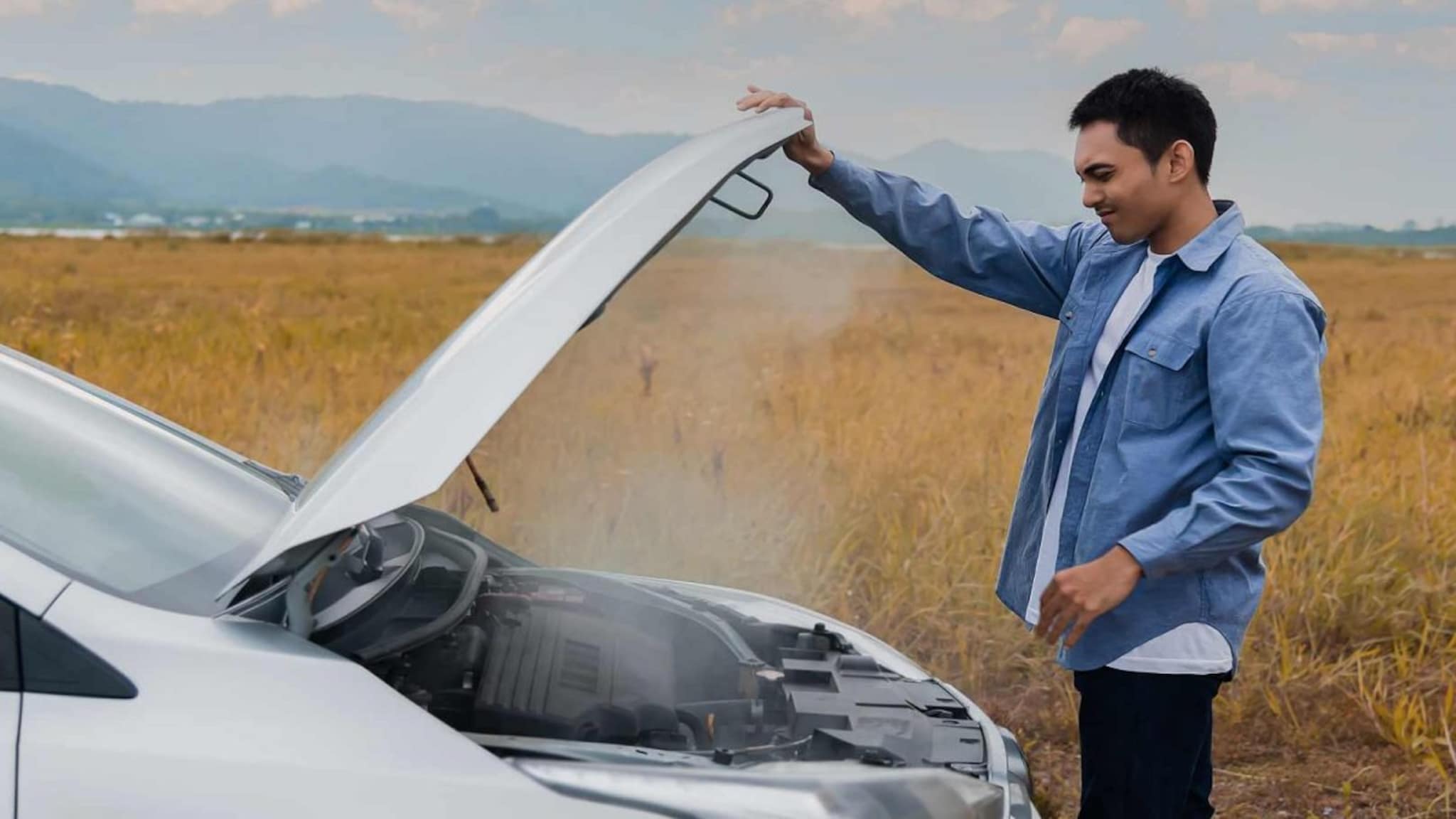 उन्हाळ्यात कारचं इंजिन ओव्हरहीट होतंय? ही आहेत कारणं, असा करा बचाव