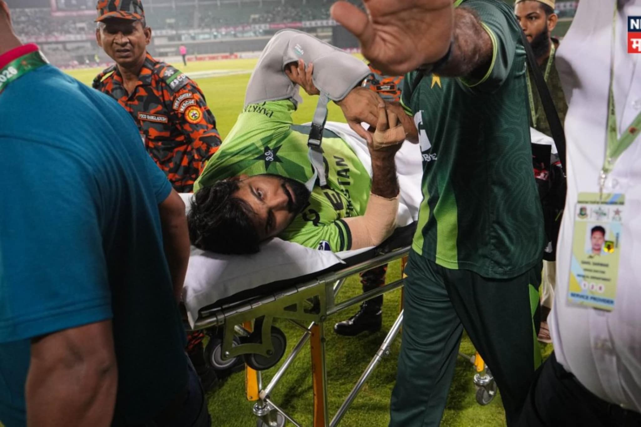 PAK vs BAN : LIVE मॅचमध्ये मोठी दुर्घटना! पाकिस्तानी खेळाडूला स्ट्रेचरवरून थेट हॉस्पिटलमध्ये नेलं, 7 व्या ओव्हरमध्ये काय घडलं? PAK vs BAN : LIVE मॅचमध्ये मोठी दुर्घटना! पाकिस्तानी खेळाडूला स्ट्रेचरवरून थेट हॉस्पिटलमध्ये नेलं, 7 व्या ओव्हरमध्ये काय घडलं?