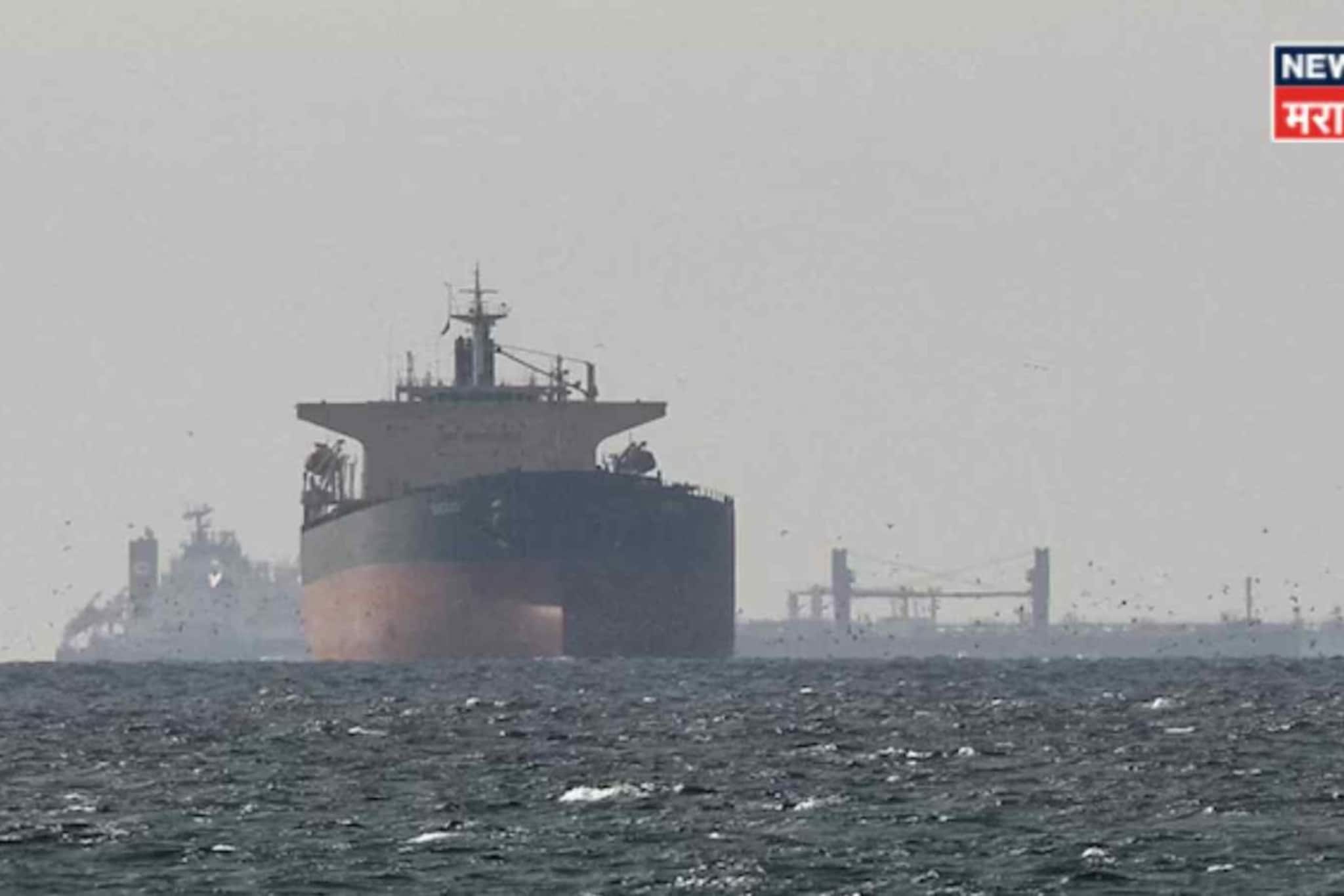 इराण-इस्रायल युद्धाच्या आगीत भारतीय नौदलाचा 'चक्रव्यूह', होर्मुझमध्ये दोन युद्धनौका तैनात, काय आहे प्लॅन? इराण-इस्रायल युद्धाच्या आगीत भारतीय नौदलाचा 'चक्रव्यूह', होर्मुझमध्ये दोन युद्धनौका तैनात, काय आहे प्लॅन?