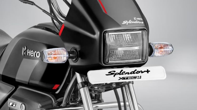 भारतात सध्या ऑटो इंडस्ट्रीमध्ये स्वस्ताईची लाट आली आहे. बाईकच्याा किंमती चांगल्याच कमी झाल्या आहे. त्यामुळे उत्तम मायलेज असणाऱ्या बाईकची विक्री झपाट्याने वाढली आहे. इंधनाच्या दरात झालेली वाढ आणि ईव्ही गाड्यांची चार्जिंगची समस्या असल्यामुळे कमी किंमतीत जास्त मायलेज देणाऱ्या बाईकला लोक पसंती देतात. त्यामुळे 100cc ते 125cc सेगमेंटच्या बाईक्स सर्वाधिक विक्री आहे. खास करून ग्रामीण आणि शहरी भागामध्ये मायलेज देणाऱ्या बाईकची खास मागणी आहे. ५ अशा बाईक आहे, ज्या डोळे झाकून खरेदी करू शकतात. भारतात सध्या ऑटो इंडस्ट्रीमध्ये स्वस्ताईची लाट आली आहे. बाईकच्याा किंमती चांगल्याच कमी झाल्या आहे. त्यामुळे उत्तम मायलेज असणाऱ्या बाईकची विक्री झपाट्याने वाढली आहे. इंधनाच्या दरात झालेली वाढ आणि ईव्ही गाड्यांची चार्जिंगची समस्या असल्यामुळे कमी किंमतीत जास्त मायलेज देणाऱ्या बाईकला लोक पसंती देतात. त्यामुळे 100cc ते 125cc सेगमेंटच्या बाईक्स सर्वाधिक विक्री आहे. खास करून ग्रामीण आणि शहरी भागामध्ये मायलेज देणाऱ्या बाईकची खास मागणी आहे. ५ अशा बाईक आहे, ज्या डोळे झाकून खरेदी करू शकतात.