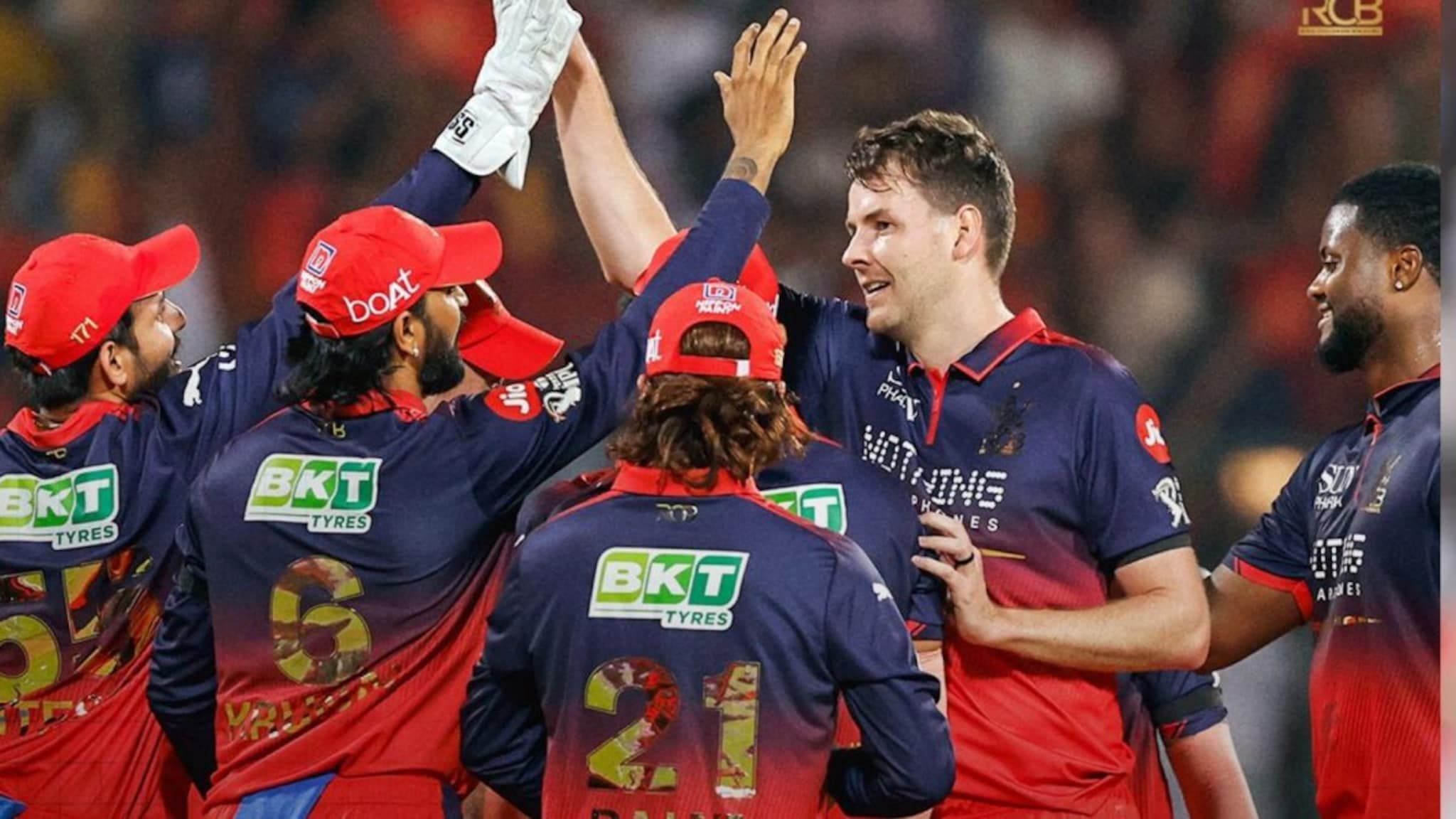 VIDEO : W,W,W... 2 करोडच्या बॉलरचा डेब्यू सामन्यात राडा, 14 बॉलमध्ये काव्याच्या टीमला गुडघ्यावर आणलं