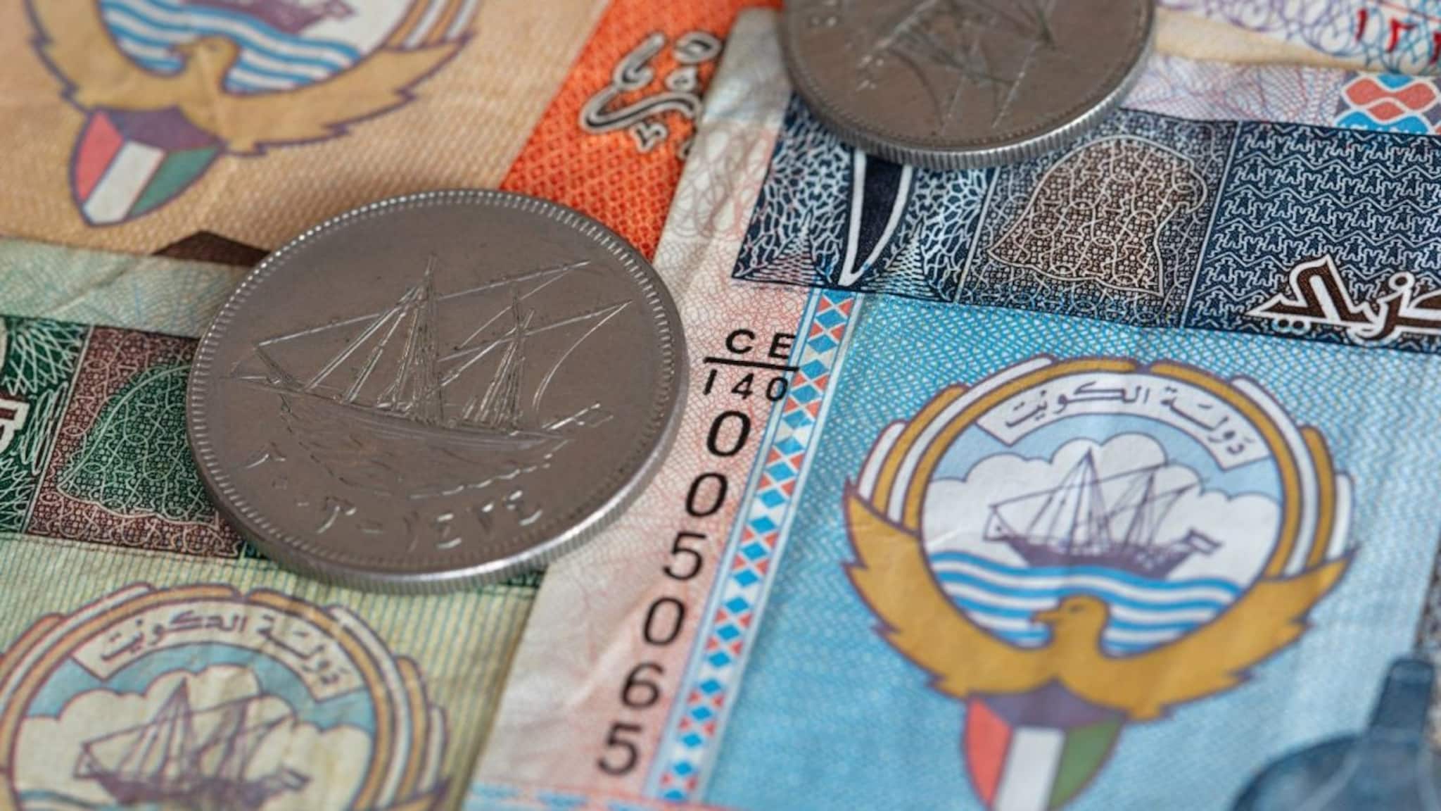 Currency : कुवैतमध्ये भारतीय रुपयाला किंमत किती? 1 कुवैती दीनारसाठी किती रुपये मोजावे लागतील?