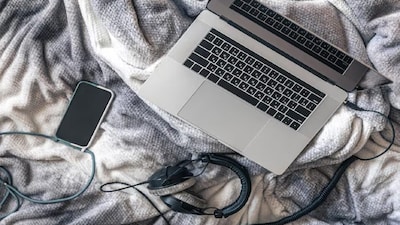 लॅपटॉप चार्जिंग सेफ्टी टिप्स 