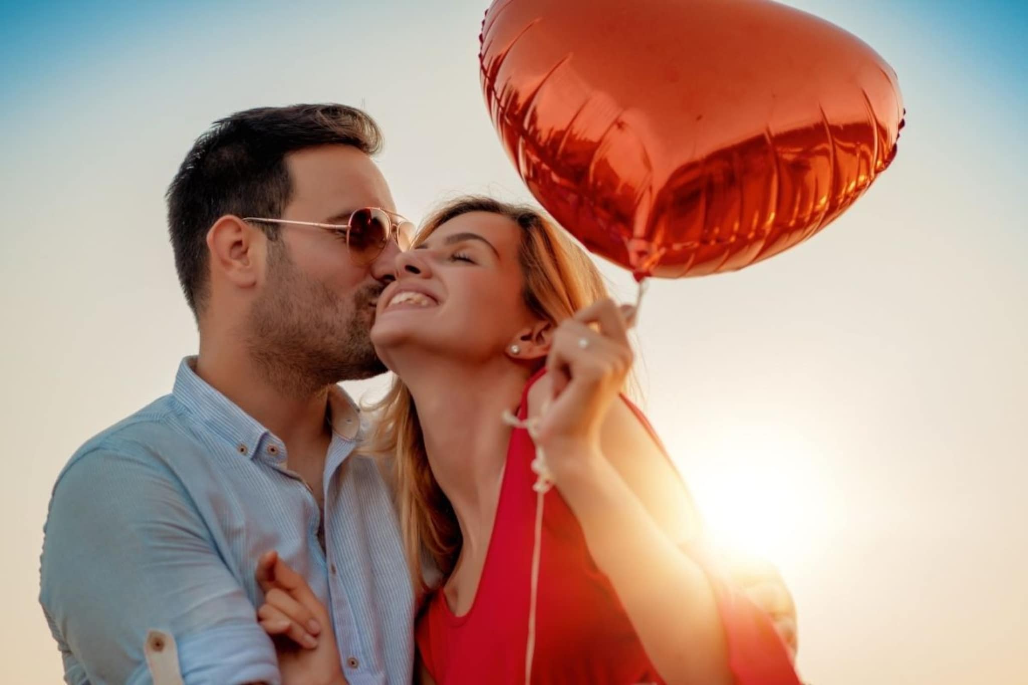 Love : हृदयाचे ठोके वाढतात आणि भूक-तहान हरपते; प्रेमात पडल्यावर शरीरात असं नेमकं काय होतं? यामागचं रंजक विज्ञान