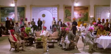 माधुरी दीक्षितचं आयकॉनिक गाणं! फक्त एका आठवड्यात विकल्या गेल्या 1 कोटी कॅसेट्स, बम्पर कमाई