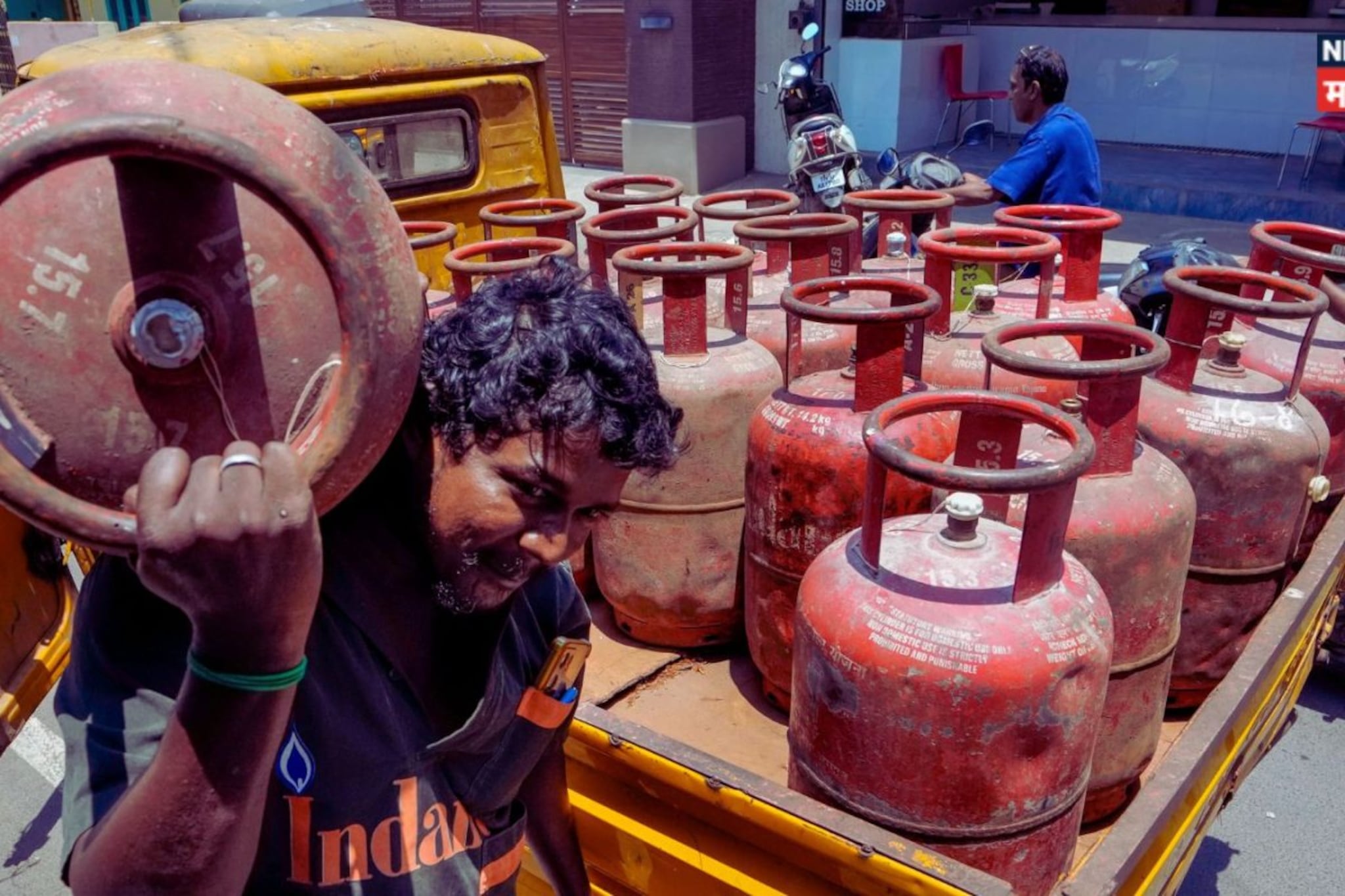 Maharastra Gas Regulations : कुणाला किती गॅस मिळणार? सरकारच्या वतीने नियमावली जारी! Maharastra Gas Regulations : कुणाला किती गॅस मिळणार? सरकारच्या वतीने नियमावली जारी!