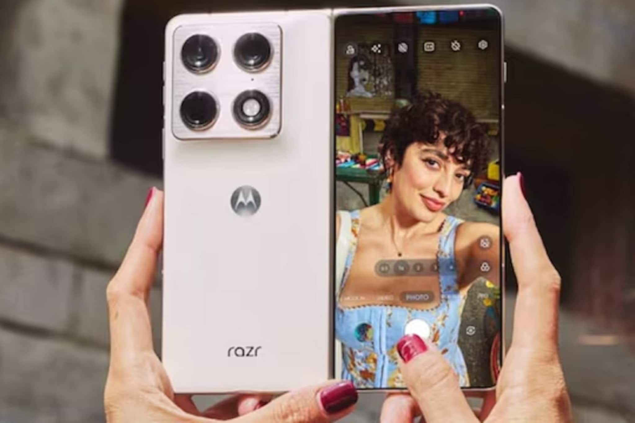 मोटोरोलाचा डबल धमाका! बुक-स्टाइल फोल्डेबल फोन लॉन्च, पाहा फीचर्स 