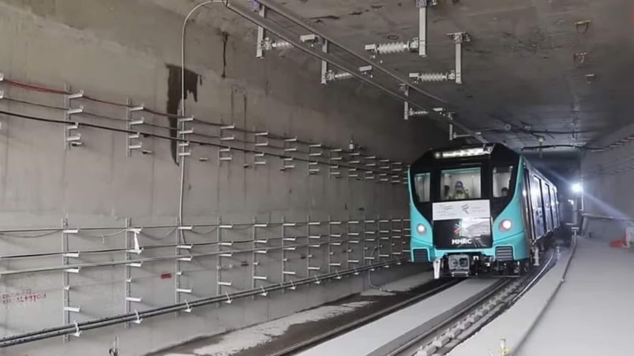 मुंबई मेट्रो 3 भुयारात 30 मिनिटं थांबली, ना रेंज, ना घोषणा; प्रवाशांचा जीव टांगणीला!