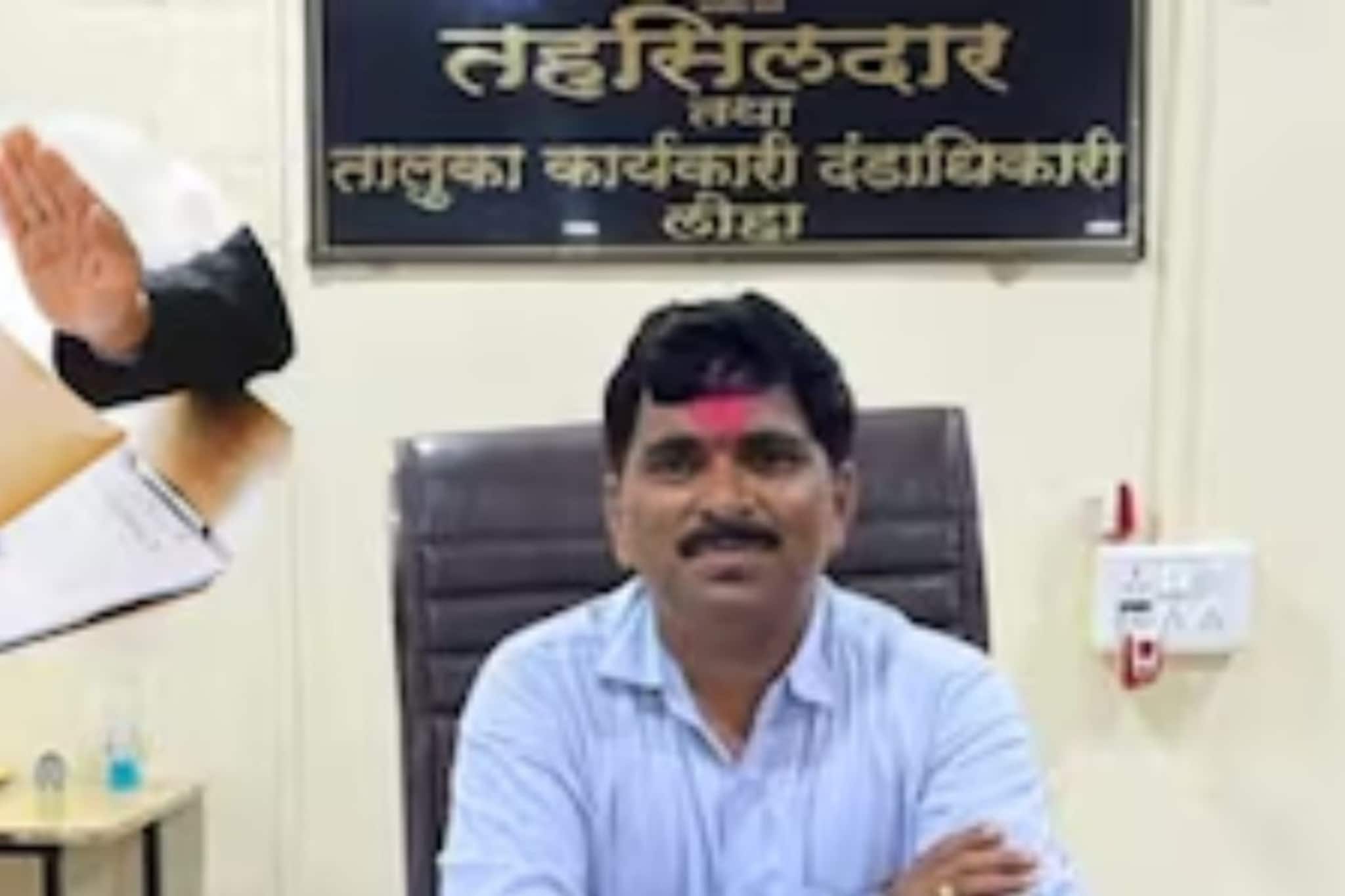 परळीचा लाचखोर तहसीलदार मुंडे सस्पेंड, प्रशासनाकडून 23 दिवसानंतर मोठी कारवाई 