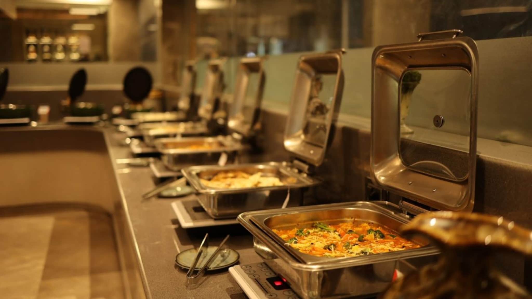 24तासात नाशिकमधील 80टक्के हॉटेल्स बंद होणार? युद्धाचे चटके हॉटेल व्यावसायिकांना