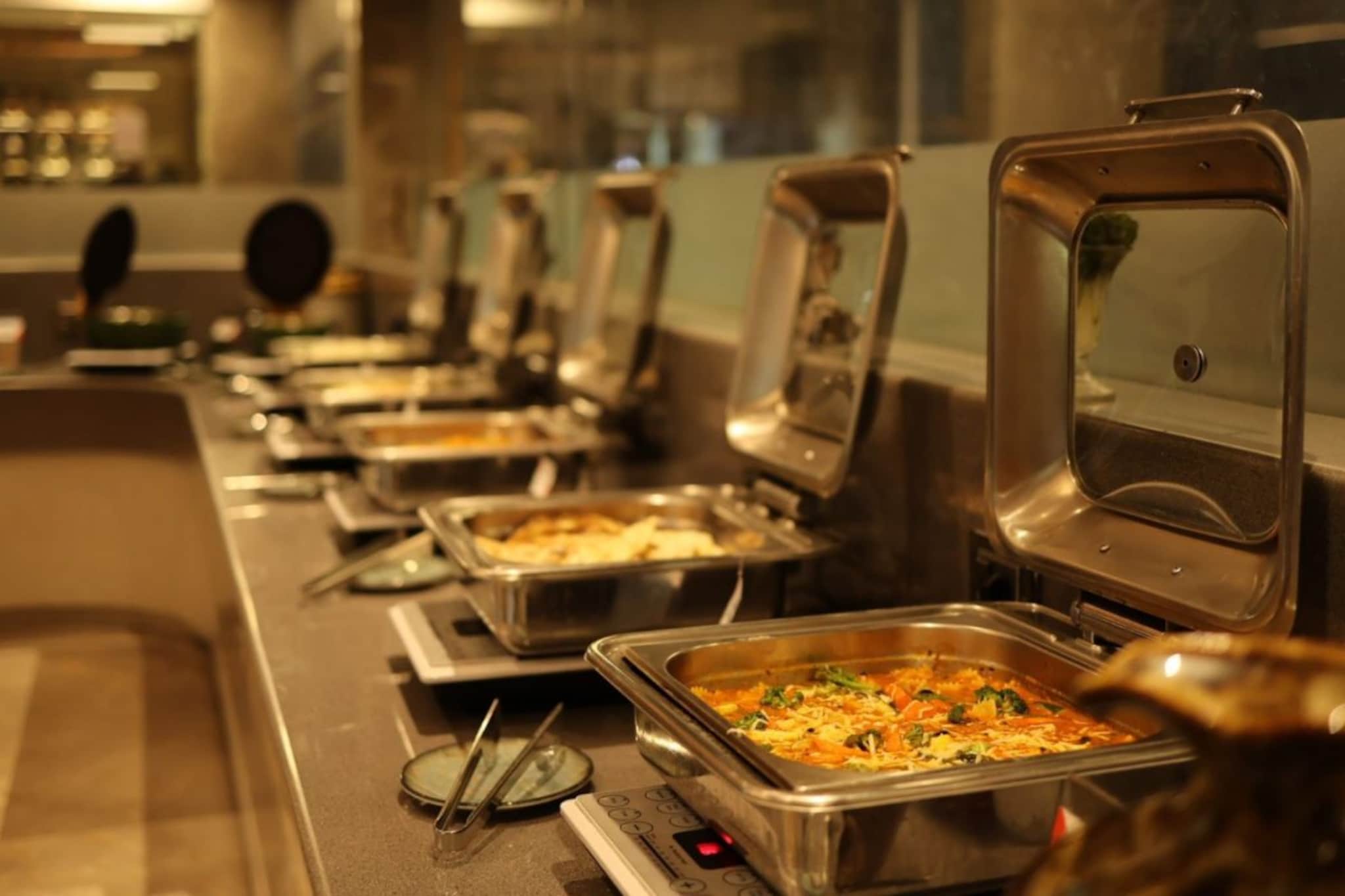 24तासात नाशिकमधील 80टक्के हॉटेल्स बंद होणार? युद्धाचे चटके हॉटेल व्यावसायिकांना